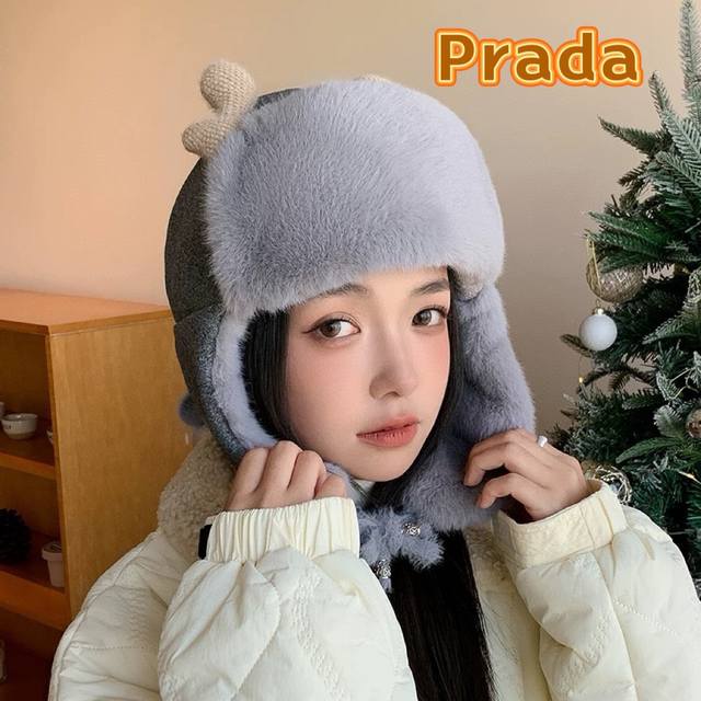 普拉达Prada2024年冬季新款加厚保暖遮侧脸可爱鹿角雷锋帽子女骑车百搭护耳帽