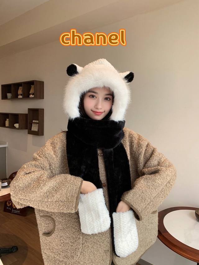 Chanel 三件套拼接款可爱毛绒连帽围脖女秋冬季保暖手套帽子撞色拼色款毛绒围巾