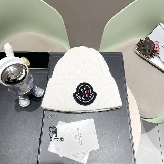 Moncler2024新款秋冬绞花针织帽子女不规则卷边保暖堆堆帽护耳包头毛线帽