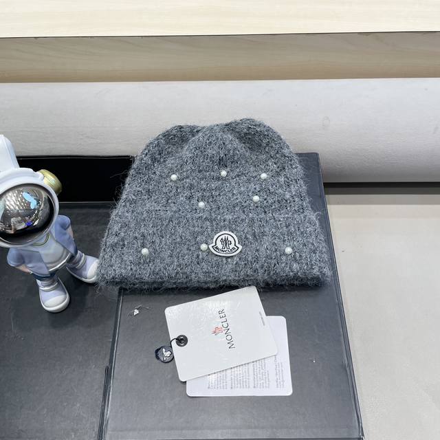 Moncler 2024年秋冬季新款珍珠装饰加厚百搭针织帽子女防寒保暖时尚毛线帽