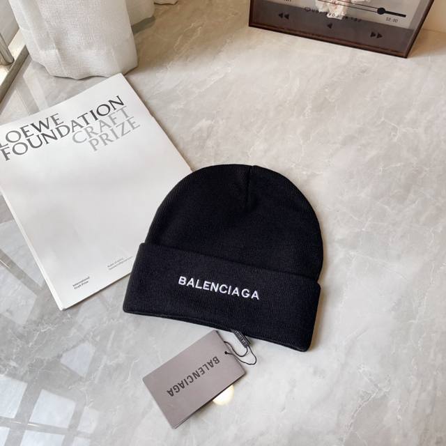 跑量 尺码偏小 可做亲子款 Balenciaga新款针织帽！ 经典版 高级感穿搭必入呀 今年出的新色系，眼前一亮的感觉 越看越好看系列 厚度拿捏的刚刚好，一点也