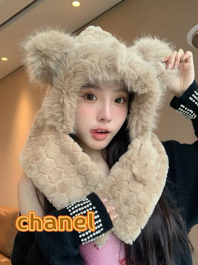 Chanel香奈儿可爱小熊耳朵帽子围巾一体女冬季保暖套头帽足球纹护耳防风雷锋帽