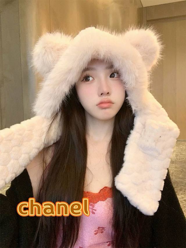 Chanel香奈儿可爱小熊耳朵帽子围巾一体女冬季保暖套头帽足球纹护耳防风雷锋帽