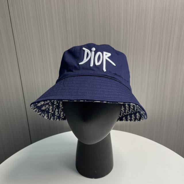 迪奥Dior 官网最新双面刺绣迪奥Logo渔夫帽，防晒指数超高，特别显脸小，有型不软塌，可随意折叠，携带方便