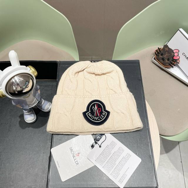 Moncler2024新款秋冬绞花针织帽子女不规则卷边保暖堆堆帽护耳包头毛线帽