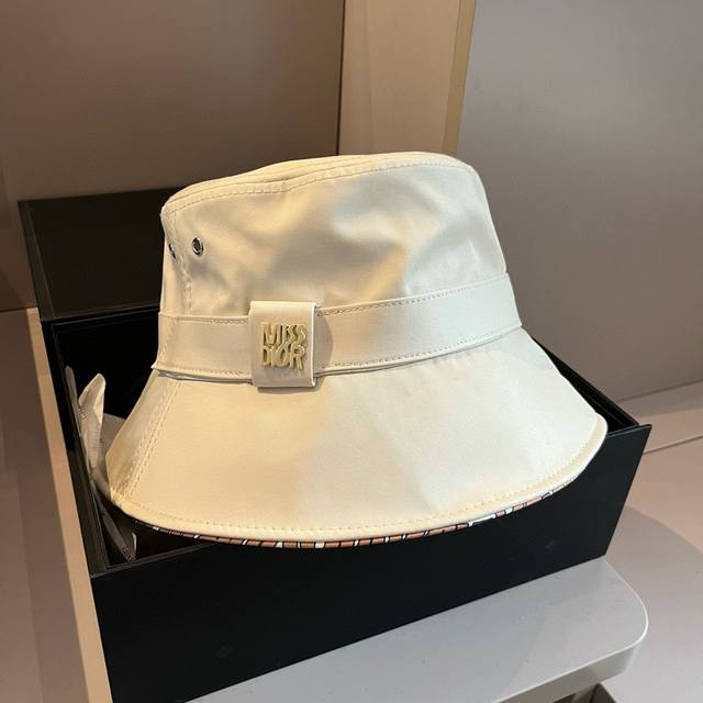 Dior 迪奥秋冬新款渔夫帽，双面渔夫帽，头围57Cm