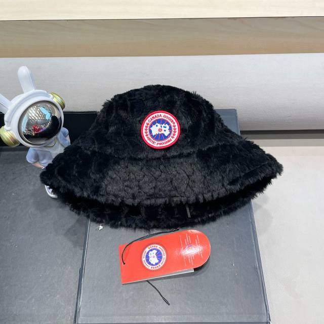 加拿大鹅。Canada Goose 保暖素颜盆帽女秋冬季新款加厚绒神器大头围显脸小羊羔毛渔夫帽子