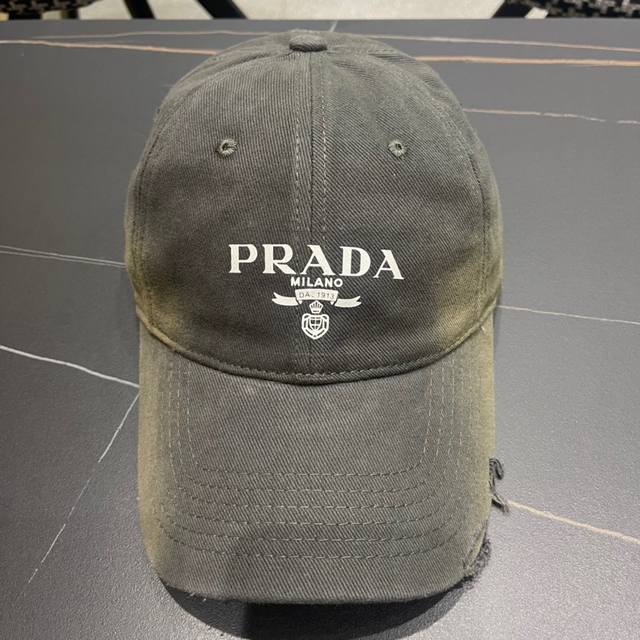 Prada 普拉达 2024新品棒球帽 代购版本！时尚潮流，高端做工！非一般的品质，细节看实拍哦