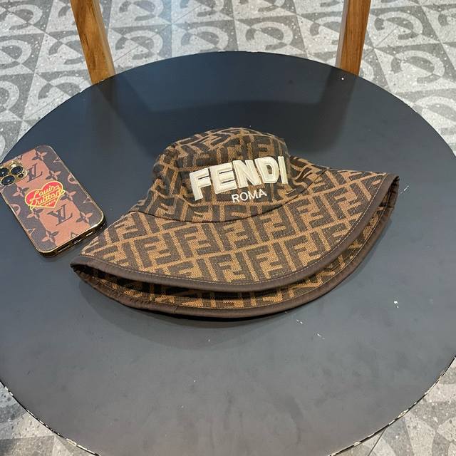 Fendi 芬迪 老花字母渔夫帽，Fd的老花渔夫帽真的很洋气，超火爆的2024早春渔夫帽，看到收的爆款 时尚百搭 一年四季戴 巨好搭衣服