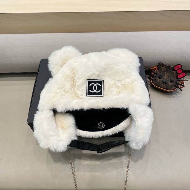 Chanel 毛绒护耳冬季新款防寒保暖可爱小熊帽子包包两用女显脸小雷锋帽