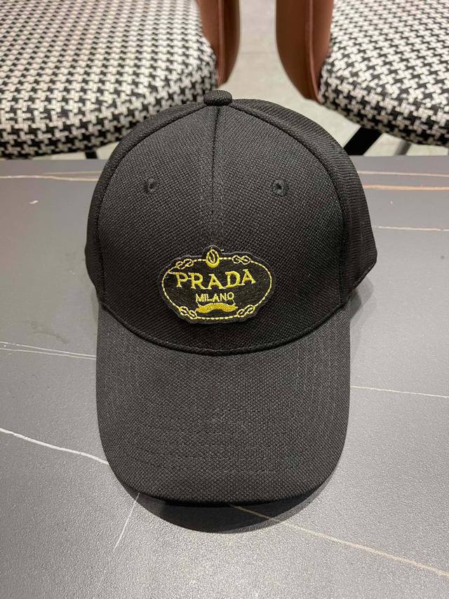 Prada 普拉达棒球帽秀场同款，面料柔软舒适 百搭休闲款，闭眼入！