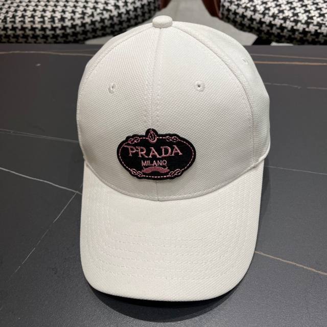 Prada 普拉达棒球帽秀场同款，面料柔软舒适 百搭休闲款，闭眼入！