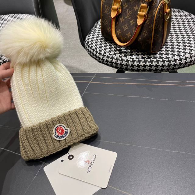 Moncler 蒙口撞色毛线帽配色狐狸毛球