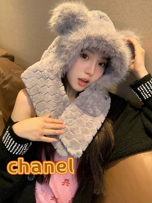 Chanel香奈儿可爱小熊耳朵帽子围巾一体女冬季保暖套头帽足球纹护耳防风雷锋帽