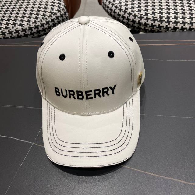 Burberry 巴宝莉 原单棒球帽， 专柜热卖款，经典格子，1:1开模订制，轻盈透气。完美版型，对格精准无误原厂品质，独家实物拍摄，男女适用。