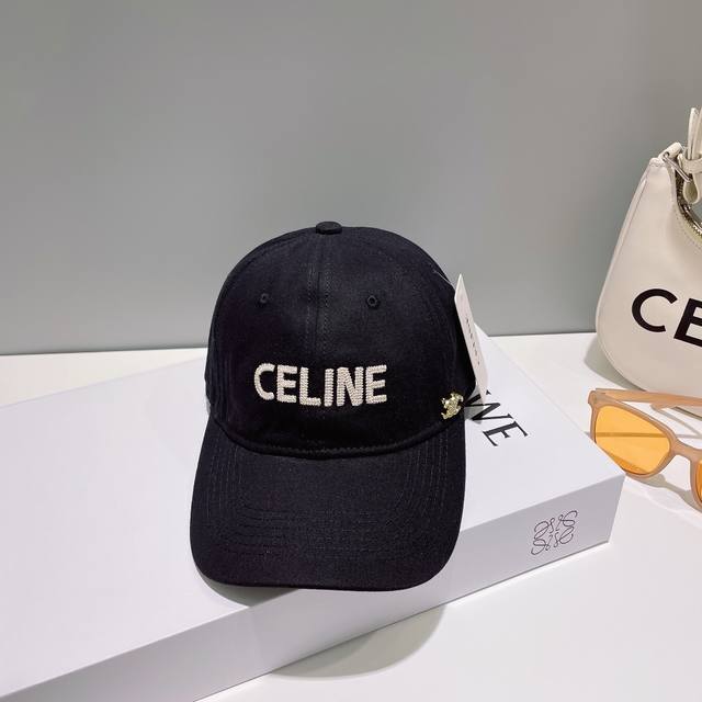 Celin* 赛琳Ss新款凯旋门刺绣棒球帽帽型完全按照定做。凯旋门图案章仔区别市面版本，大小及圈圈毛质感全部还原。定做帽子内里Logo织带