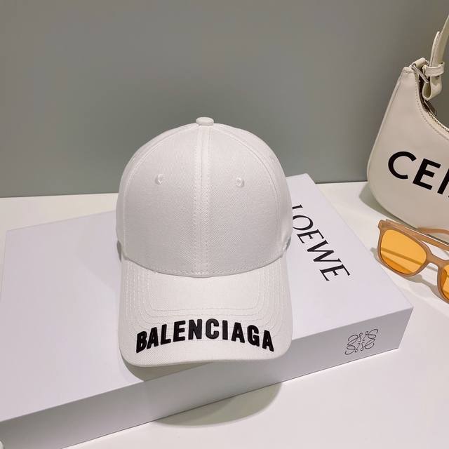 巴黎世家 Balenciaga 夏季棒球帽跑步遮阳防晒两不误，夏季必备单品，戴着不闷热，非常有活力的一款，超级无敌好看