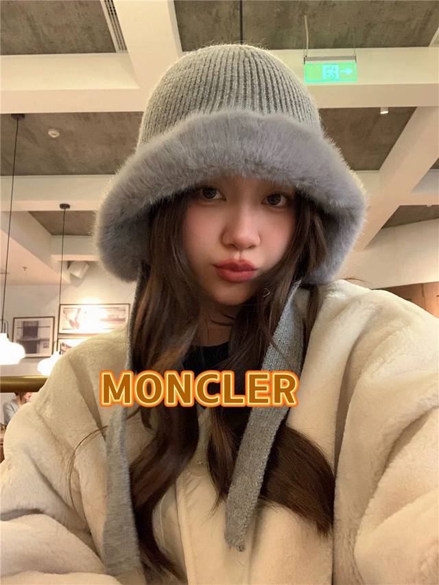 Moncler蒙口兔毛混纺加绒针织护耳帽女洋气冬季防寒保暖加厚雷锋帽毛线套头帽