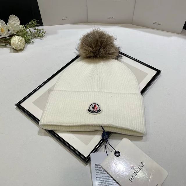 跑量 Moncler～新款针织帽 简约而不失格调，轻松搭配你的每一件冬装，纯色百搭情侣帽