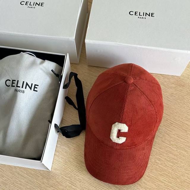 跑量 Celine～新款男女灯芯绒棒球帽 超级百搭的一个款，明星同款，灯芯绒质感很好，不厚戴着不热。 头围:57Cm左右