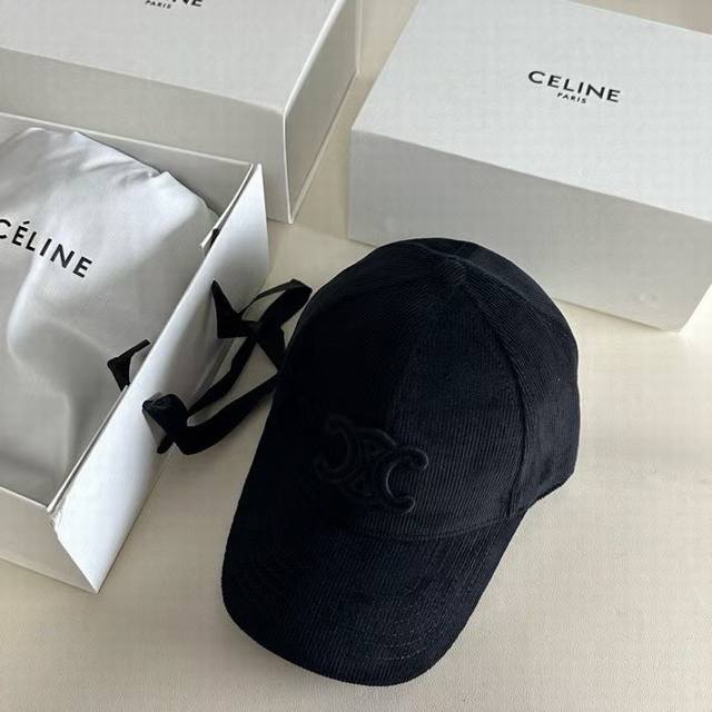 跑量 Celine～新款男女灯芯绒棒球帽 超级百搭的一个款，明星同款，灯芯绒质感很好，不厚戴着不热。 头围:57Cm左右