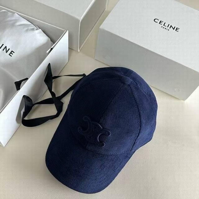 跑量 Celine～新款男女灯芯绒棒球帽 超级百搭的一个款，明星同款，灯芯绒质感很好，不厚戴着不热。 头围:57Cm左右