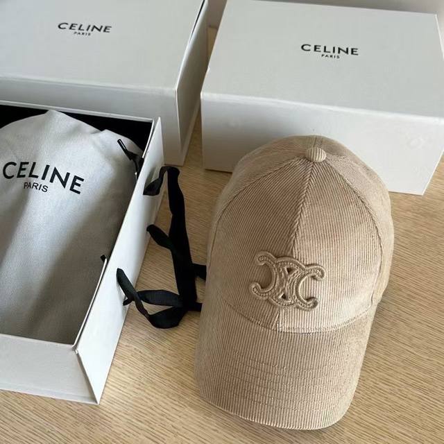 跑量 Celine～新款男女灯芯绒棒球帽 超级百搭的一个款，明星同款，灯芯绒质感很好，不厚戴着不热。 头围:57Cm左右