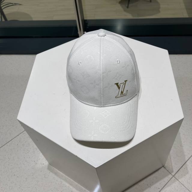 路易威登棒球帽 Louisvuitton 新款Lv棒球帽。高端大气，百搭款男女通用！