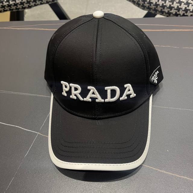 火爆倒三角四色出货！Prada 普拉达 经典原单棒球帽， 专柜1:1开模订制，原版牛津布料+头层牛皮，轻盈透气！质量超赞，基础头围56，贴片可调节。