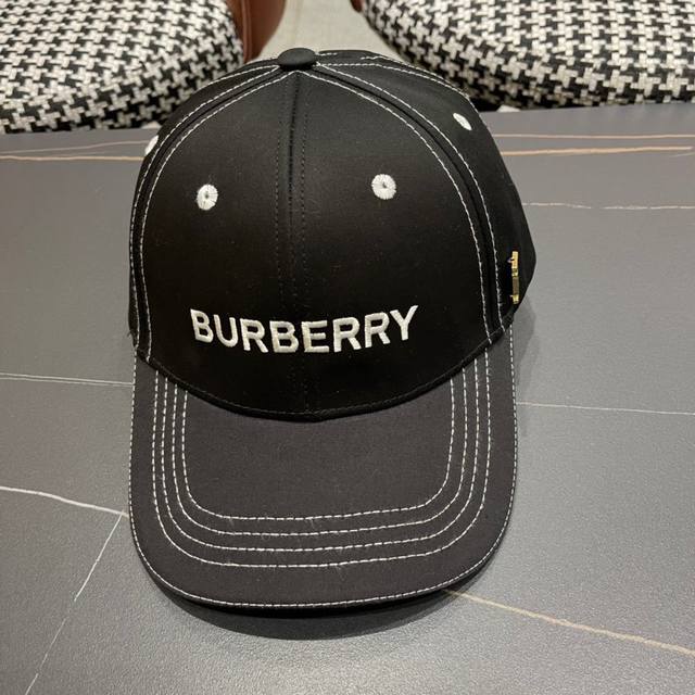 Burberry 巴宝莉 原单棒球帽， 专柜热卖款，经典格子，1:1开模订制，轻盈透气。完美版型，对格精准无误原厂品质，独家实物拍摄，男女适用。