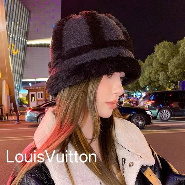 Louisvuitton路易威登 毛绒渔夫帽子女秋冬季日系百搭气质水桶帽加厚保暖包头盆帽显脸小