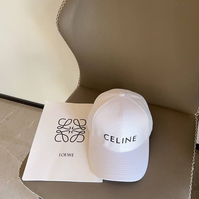 特价 配防尘袋。 Celine赛琳 新款刺绣专柜同步棒球帽，男女通用～简约百搭