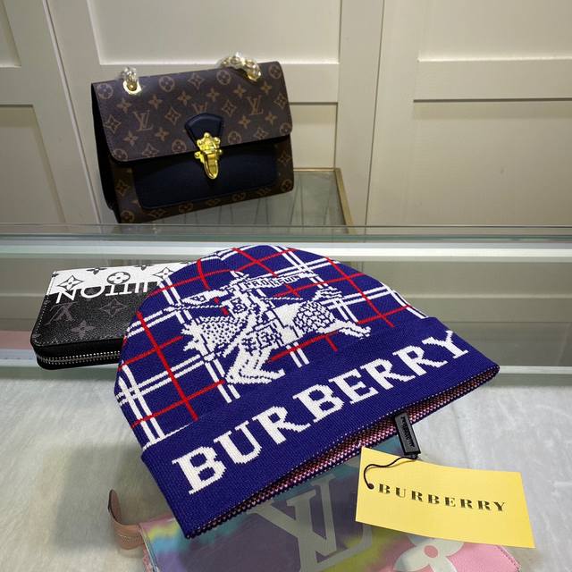 Burberry 巴宝莉，针织帽 羊绒材质官网新品简约大气 紧密的针织法非常厚实 ，柔软舒适保暖又时尚爱不释手亲，赶紧入手吧男女同款