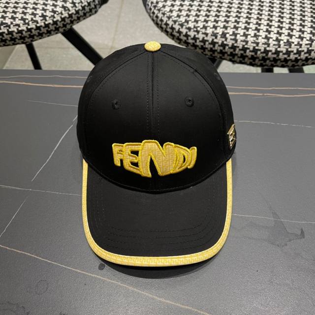 Fendi 芬迪 新款原单棒球帽， 专柜常年热卖款，口碑极佳，1:1开模订制，原版提花帆布料+头层牛皮，轻盈透气！质量超赞，基础头围56，贴片可调节。