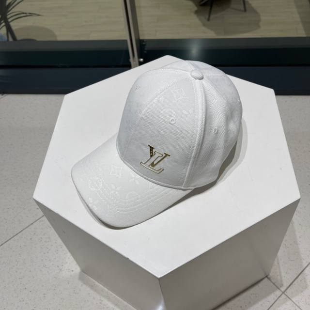 路易威登棒球帽 Louisvuitton 新款Lv棒球帽。高端大气，百搭款男女通用！