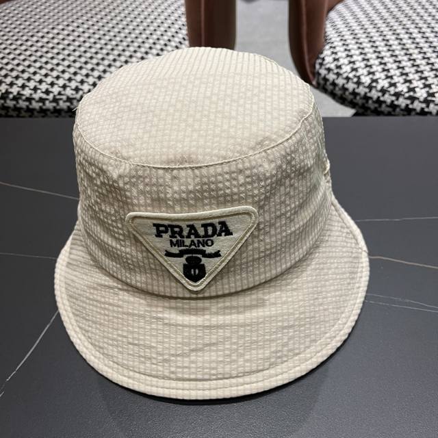 普拉达 Prada 新款抽绳渔夫帽女春夏韩版显脸小格子盆帽大牌款超好搭配，赶紧入手！