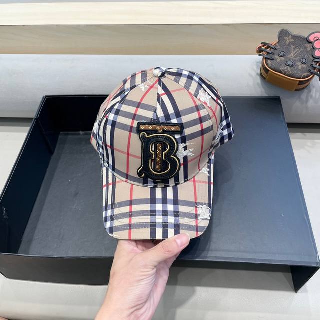 Burberry 巴宝莉 原单棒球帽， 专柜热卖款，经典格子，1:1开模订制，尼龙面料，纯棉内里，轻盈透气。完美版型，对格精准无误，头层牛皮特制调节扣，原厂品质