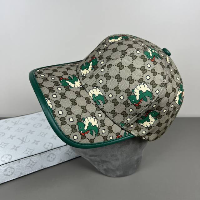 古奇棒球帽Gucci官网新品，棒球帽，原单品质火爆来袭 工艺非常精美 高档大气上档次！低调奢华，方便携带！跑量！