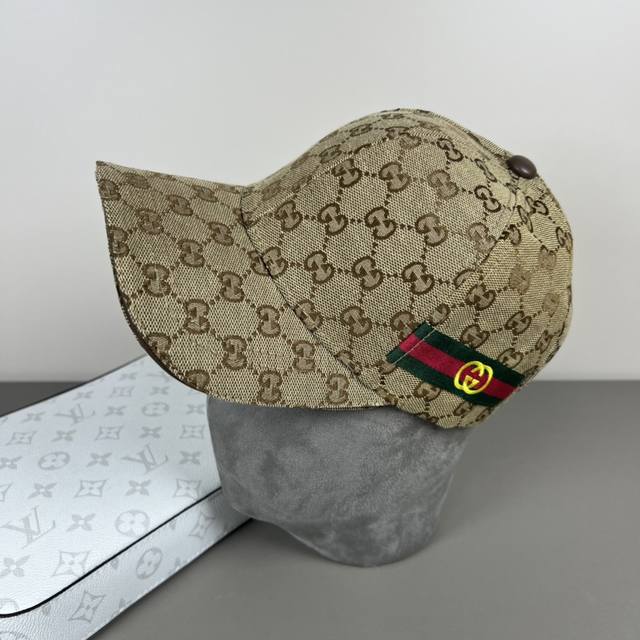 古奇棒球帽Gucci官网新品，棒球帽，原单品质火爆来袭 工艺非常精美 高档大气上档次！低调奢华，方便携带！跑量！