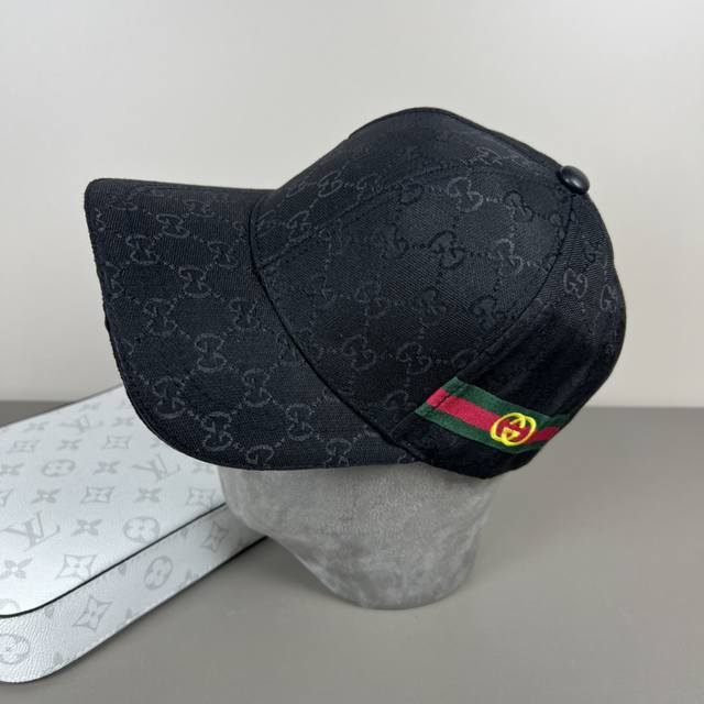 古奇棒球帽Gucci官网新品，棒球帽，原单品质火爆来袭 工艺非常精美 高档大气上档次！低调奢华，方便携带！跑量！