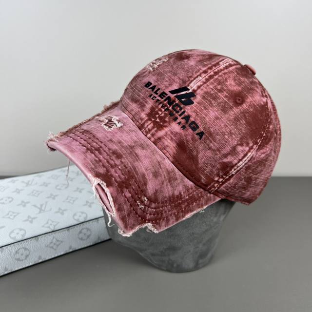 Balenciaga巴黎世家新款Logo棒球帽，很酷的色系，男女佩戴都有不同Style，第一批抢先出货！巴黎粉必入款！