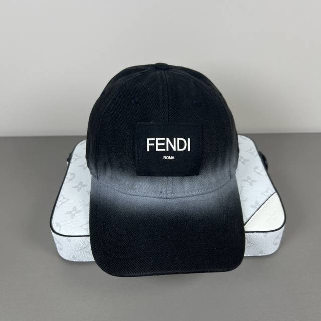 Fendi芬迪 老花系列棒球帽 经典Ff中古单品，气质穿搭单品，质量杠杠