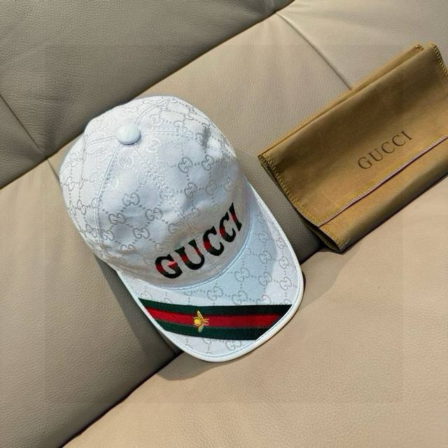 配盒子布袋，Gucci 古奇 新款原单棒球帽，1:1开模订制，重工刺绣，细节可媲美专柜，原版帆布料+头层牛皮，质量超赞！帅男靓女首选，时尚百搭。基础头围56，贴