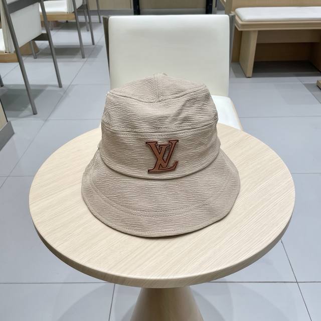 Louisvuitton 新款高品质蝴蝶结渔夫帽防晒显脸小百搭潮出游素颜减龄水桶帽