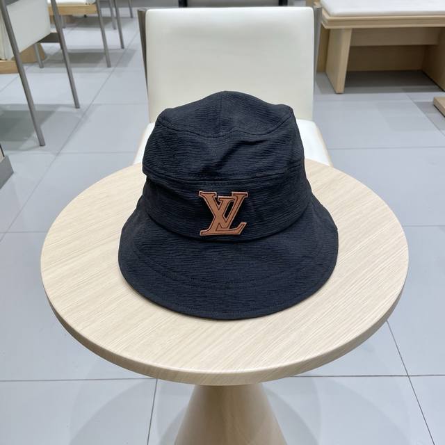 Louisvuitton 新款高品质蝴蝶结渔夫帽防晒显脸小百搭潮出游素颜减龄水桶帽