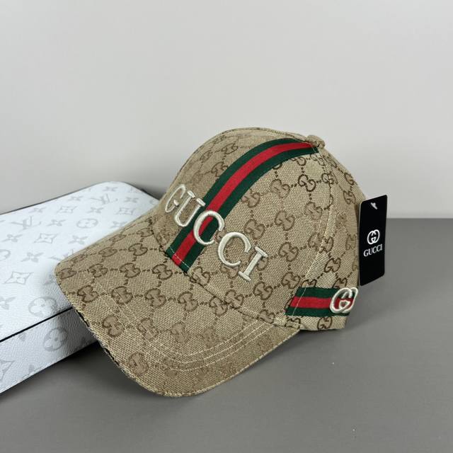 古奇棒球帽Gucci官网新品，棒球帽，原单品质火爆来袭 工艺非常精美 高档大气上档次！低调奢华，方便携带！跑量！