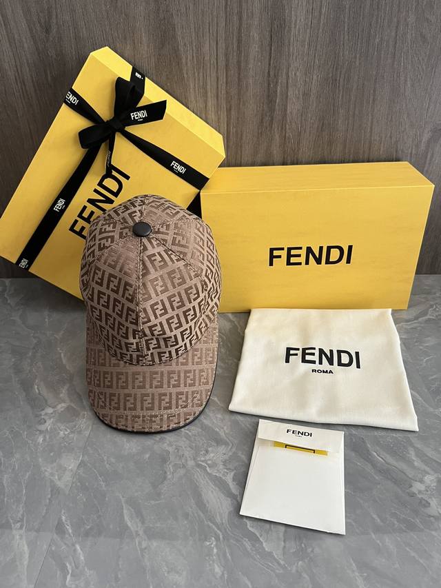 高端1：1， Fendi 原版定制 经典款棒球帽 专柜常年热卖款 口碑极佳 提花帆布料 轻盈透气 质量超赞 贴片可调节