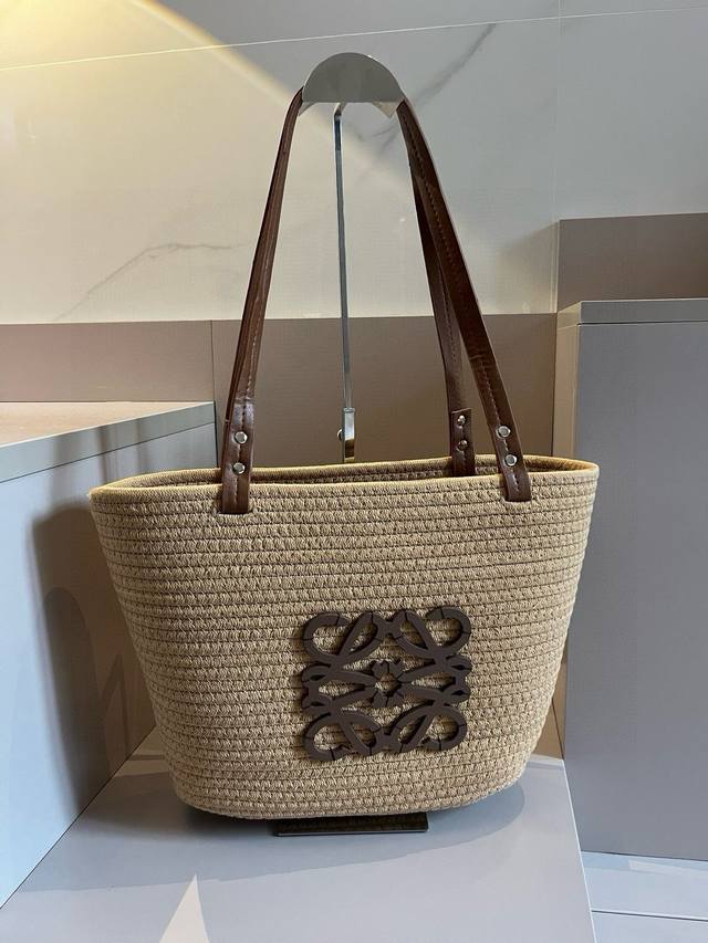 Loewe罗意威 新款编织包，规格，40*30