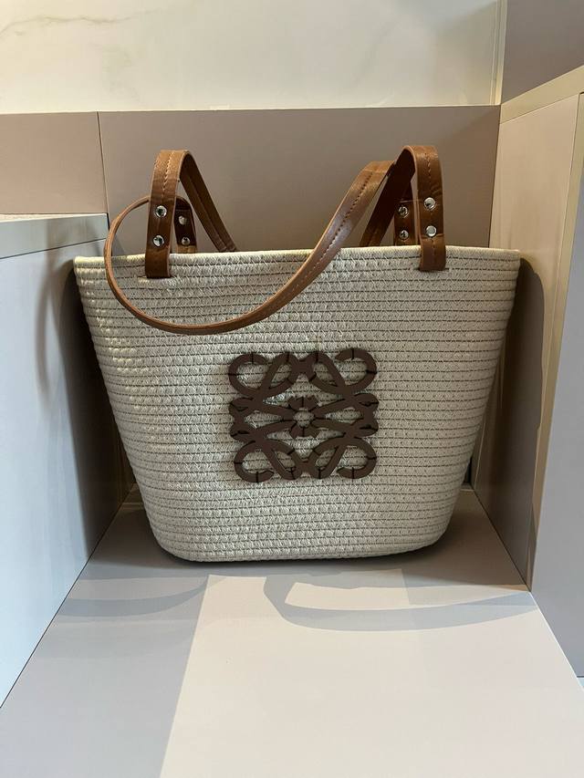 Loewe罗意威 新款编织包，规格，40*30