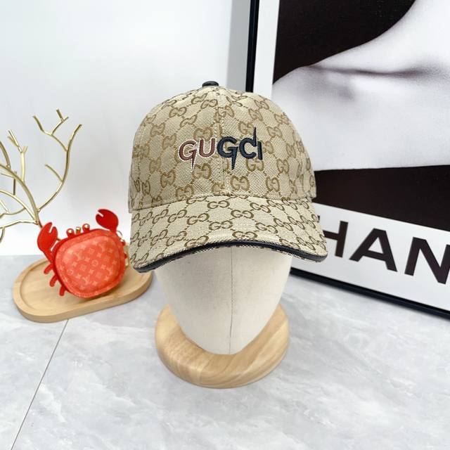 古奇棒球帽Gucci官网新品，棒球帽，原单品质火爆来袭 工艺非常精美 高档大气上档次！低调奢华，方便携带！跑量！